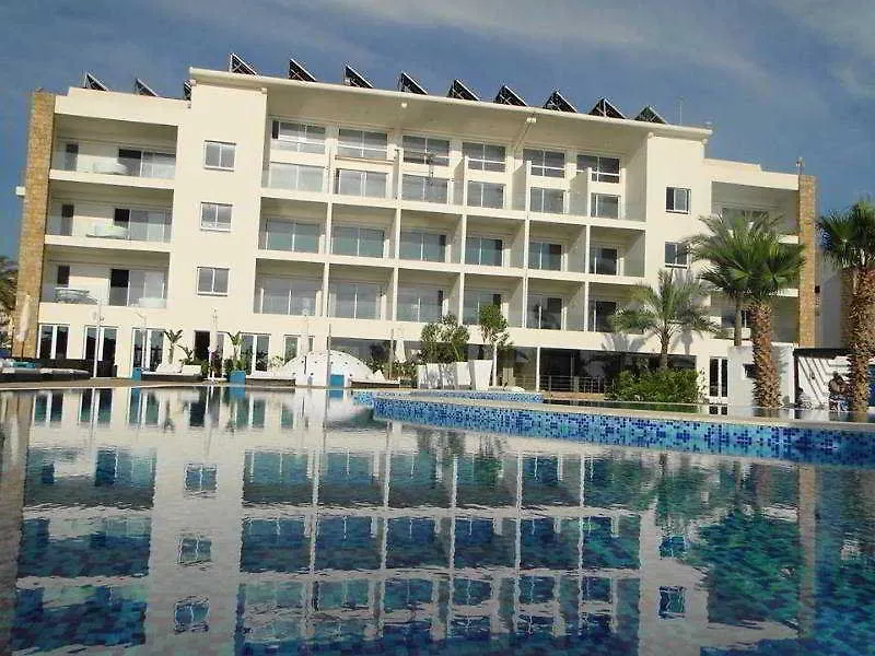 ג'יה Pangea Beach Resort